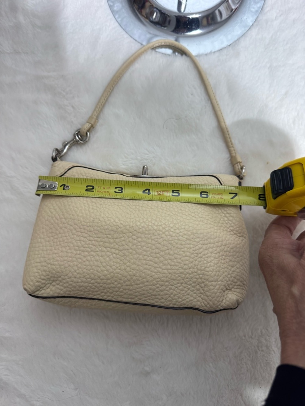 Women's Cream Leather Shoulder Bag - Designer Style - Picture 3 of 17